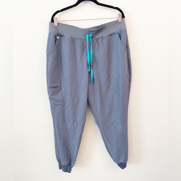 FIGS High Waisted Zamora
Tech Jogger Scrub
Pants Graphite Size XXL/P or 2XL P - Picture 4 of 16
